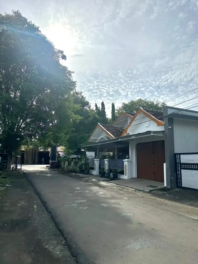 rumah pribadi pinggir jalan raya