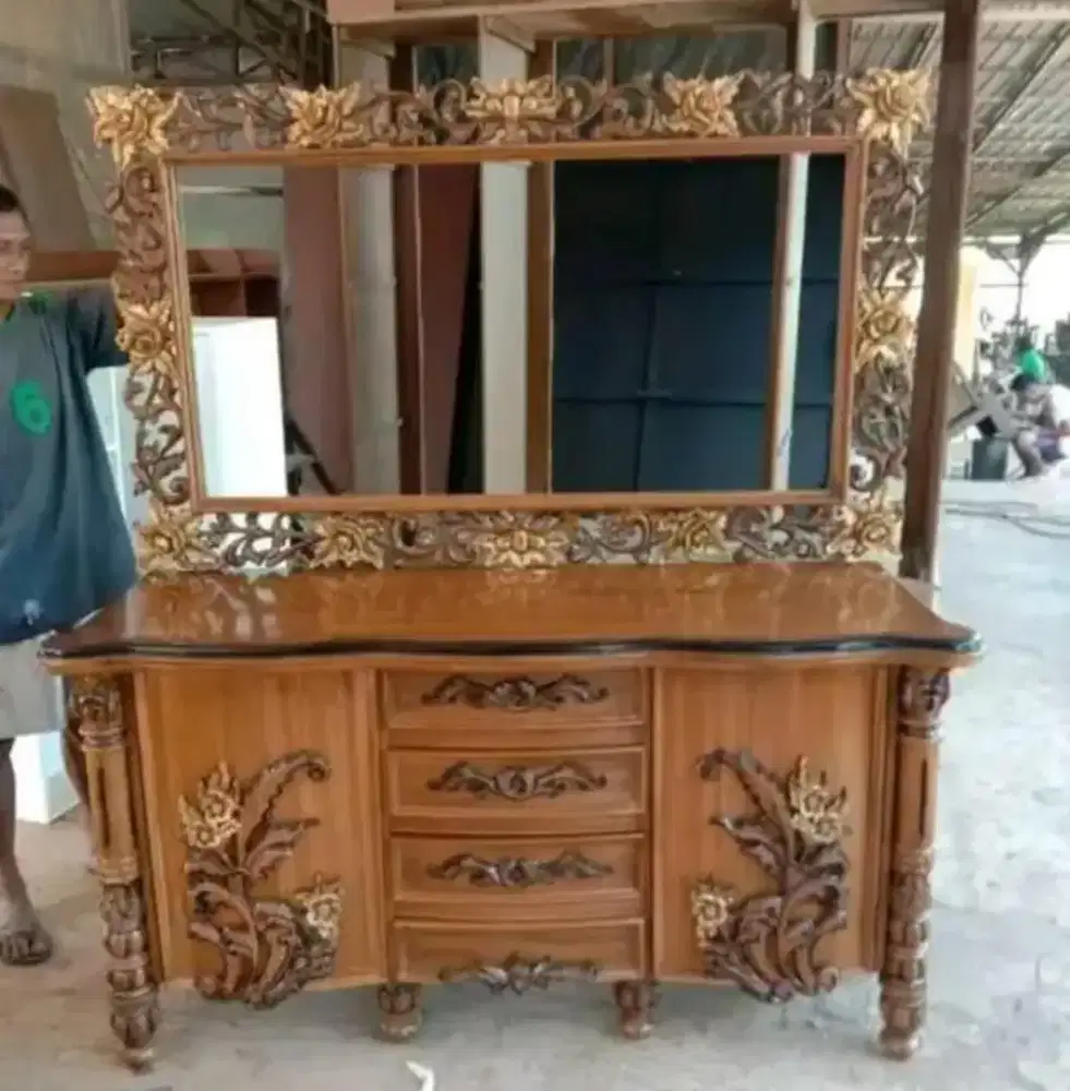 Meja hias ruang tamu kayu jati