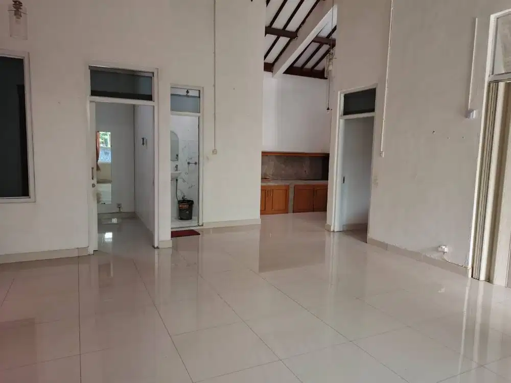 Rumah Hook Siap Huni Semi Furnish di Area Antapani