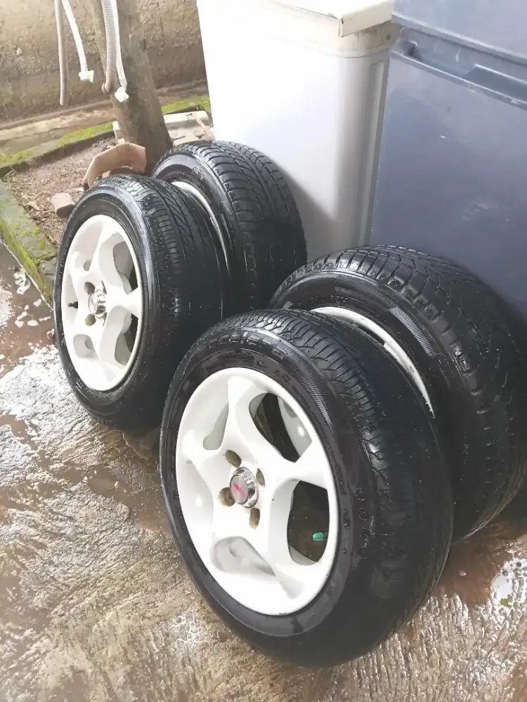 Velg R14 dan ban Accelera 175 65 14