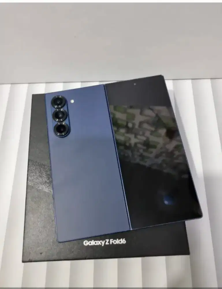 Di jual samsung z fold 6 12 / 256 gb resmi sent