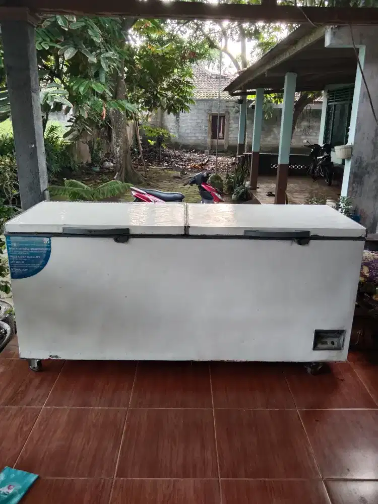 Freezer box 715 liter