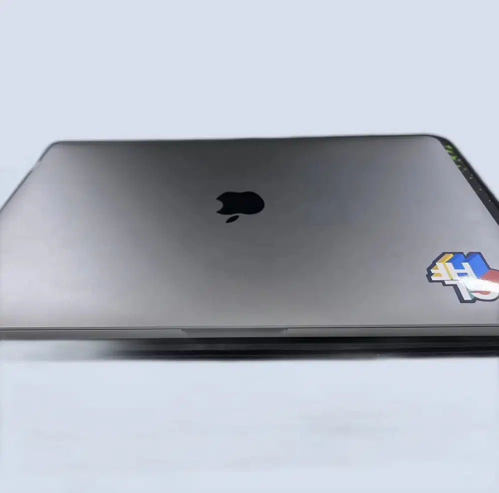 Macbook pro 13 inch M2 2022