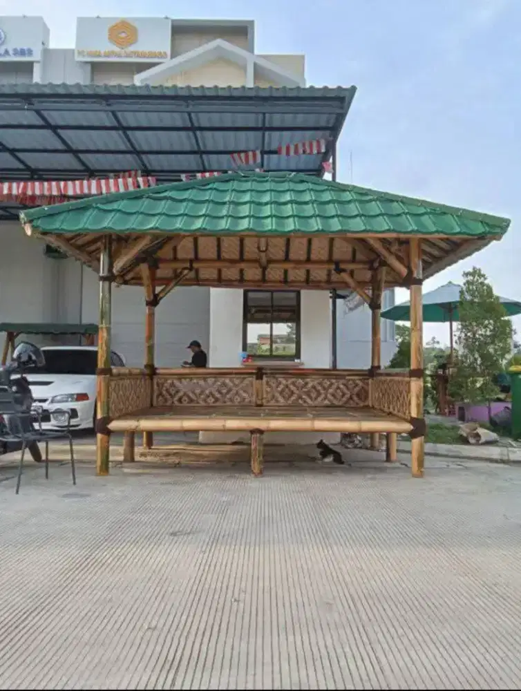 Saung bambu gazebo