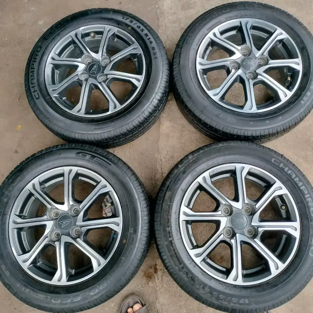 Velg original OEM Sigra ring 14 pcd 4x100 ban 175/65 R14 4pcs