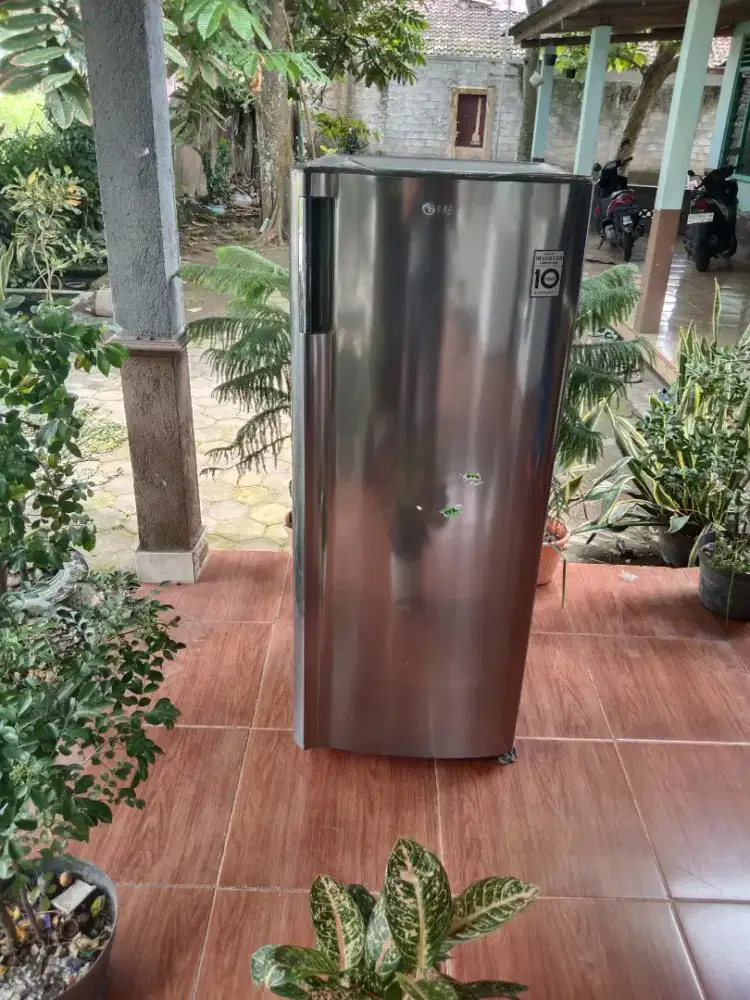 Freezer es batu 6 susun istimewa