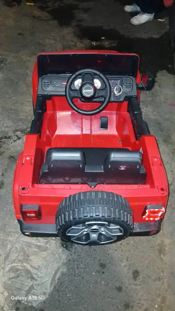 Mainan anak mobil remote