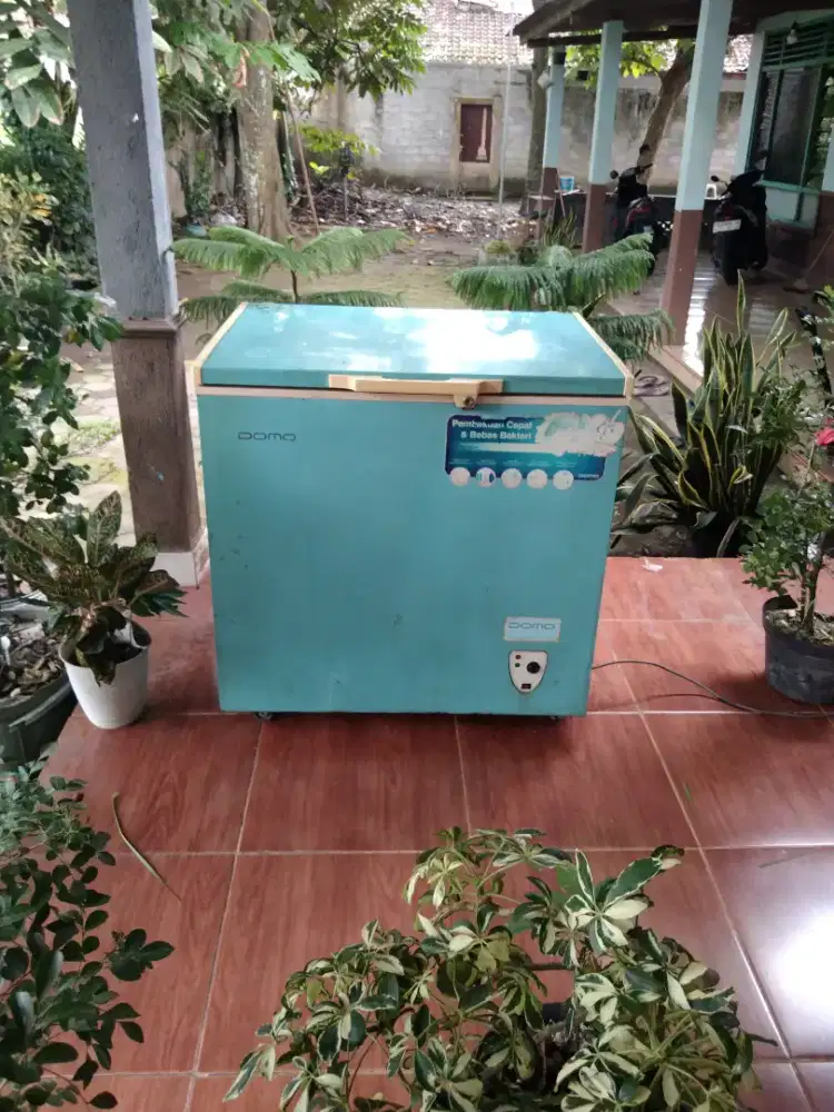 Freezer box 200 liter dijual cepat