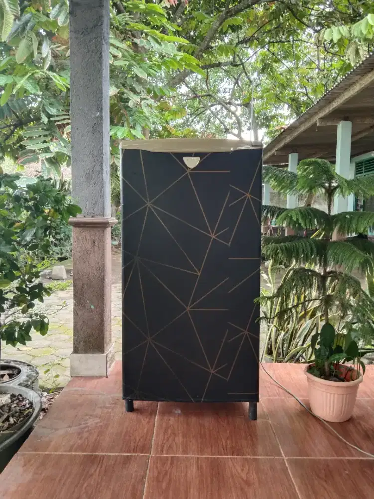 Kulkas 1 pintu dijual cepat