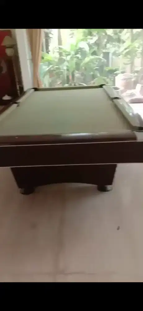 Meja Billiard merk Brunswick. Kondisi antik.