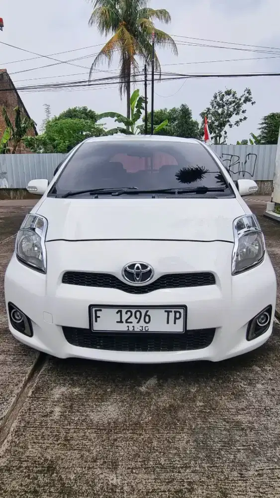 Toyota Yaris E 2012 MT