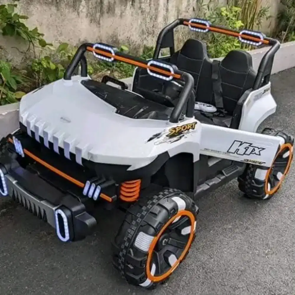 MOBIL AKI REMOTE BAN KARET JUMBO 4WD