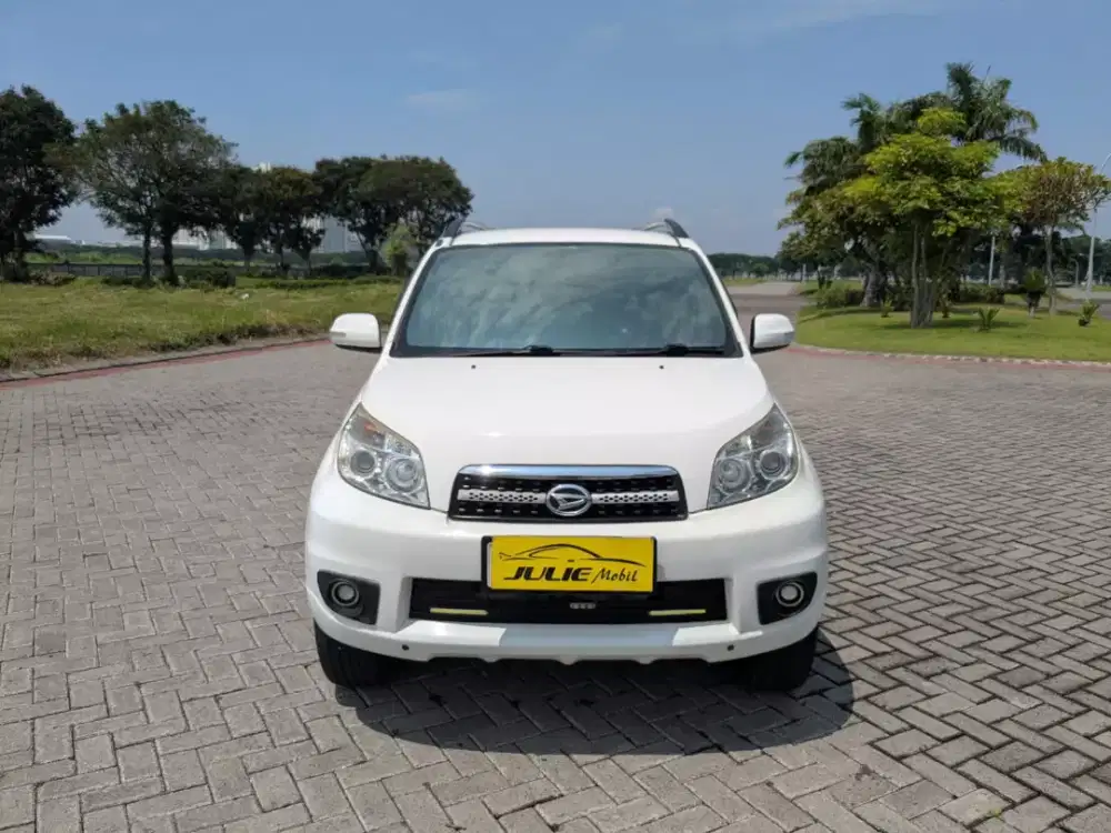 DAIHATSU TERIOS TX TAHUN 2013TRANSMISI AUTOMATIC
PUTIH METALIK
PLAT L