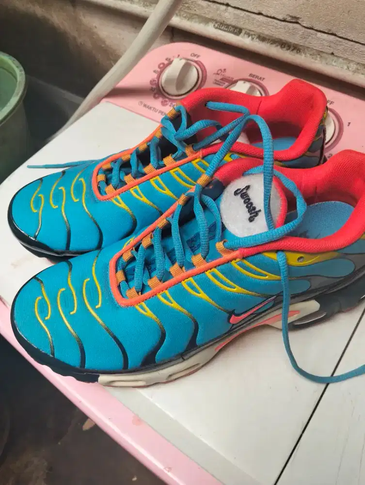 Sepatu NIKE TN SWOOSH