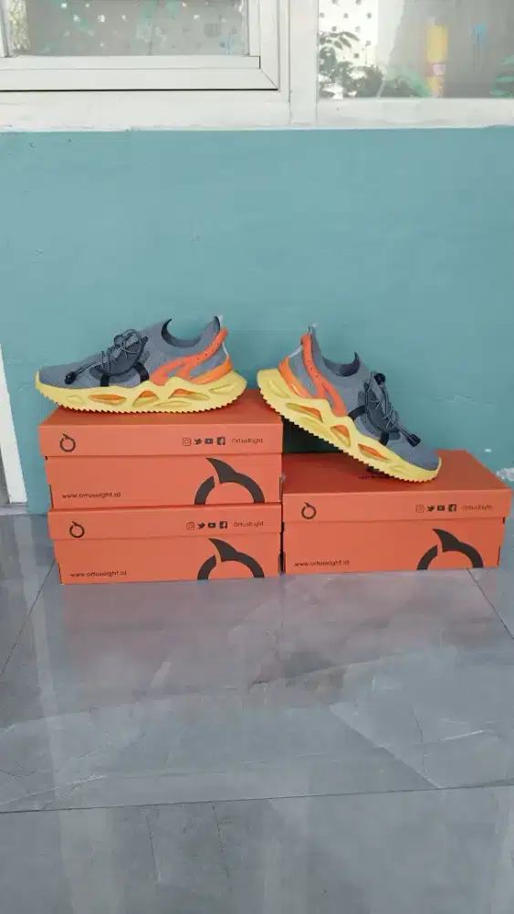 Sepatu Olahraga dari pabrik asli