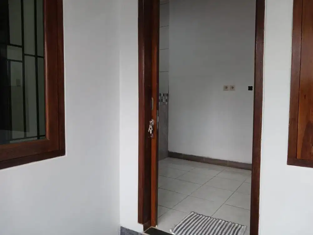Dikontrakan rumah 2 KT, BARU, lokasi strategis di kota Bekasi