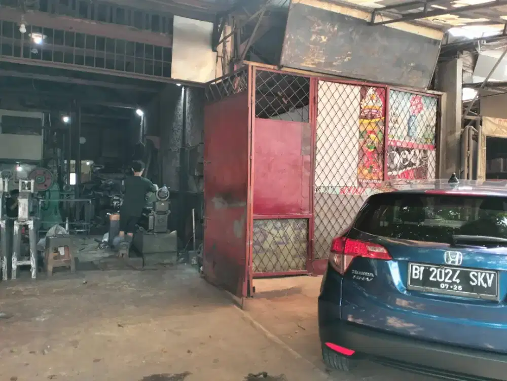 DISEWAKAN BANGUNAN KOMERSIL