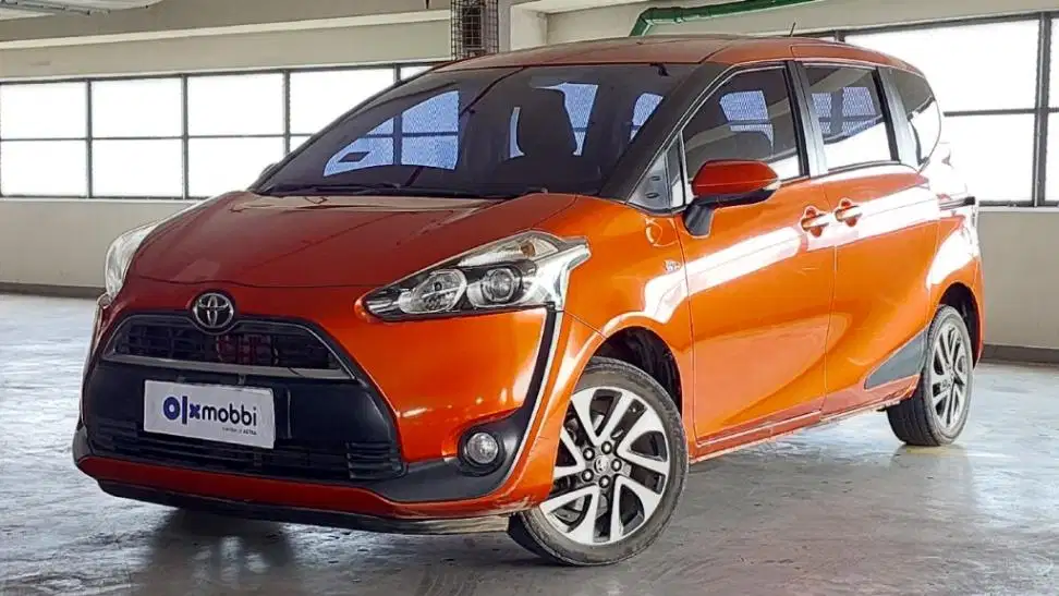 DP Rendah  8JT - Toyota Sienta 1.5 V Bensin-MT 2017 Orange