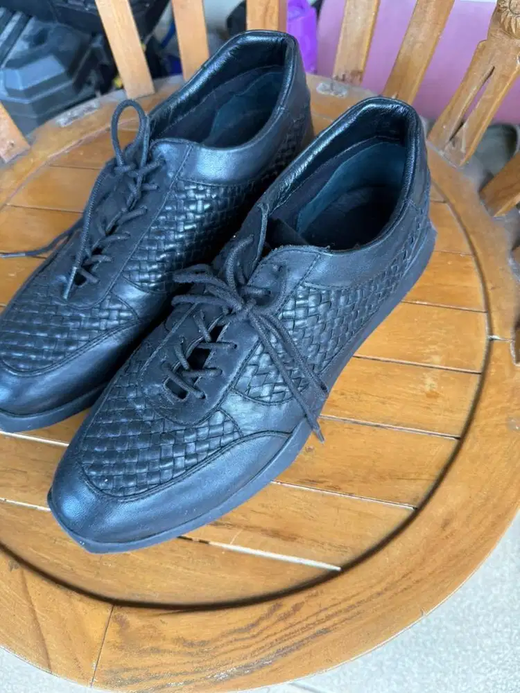 Sepatu pria merek Bucherri