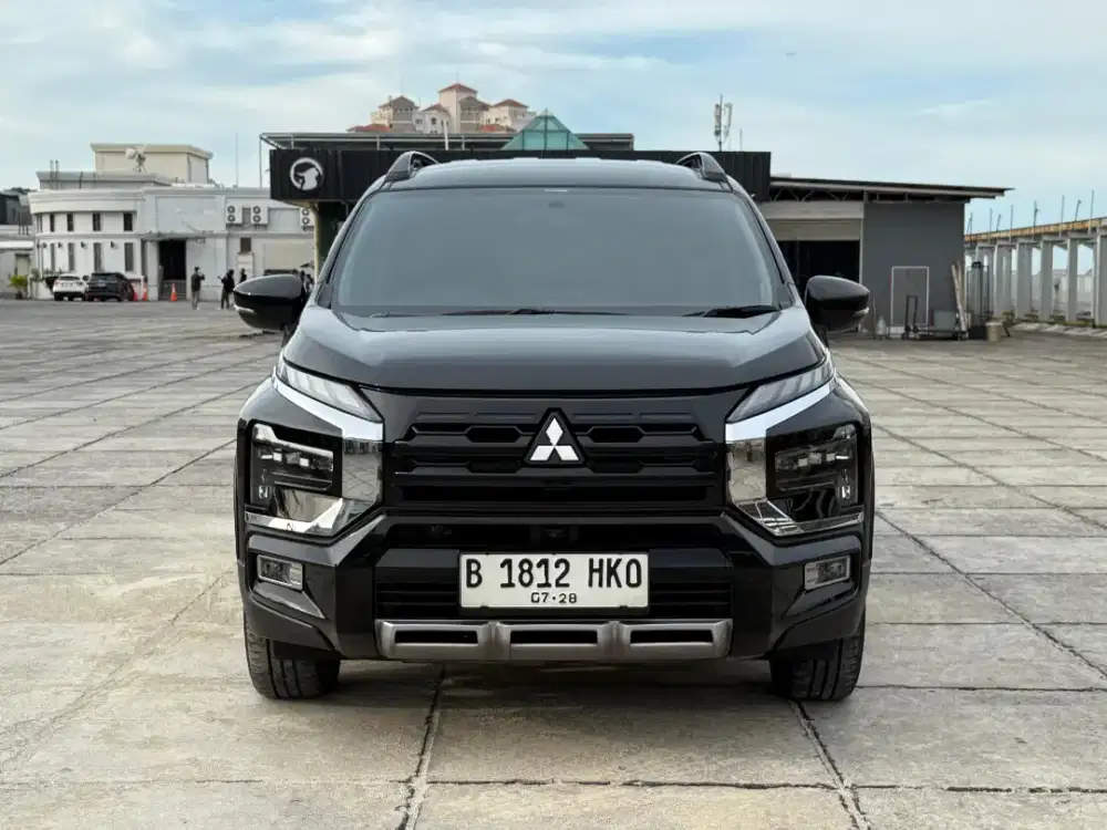 Mitsubishi Xpander Cross 1.5 AT. Thn 2023. Hitam. Low km. Perfect cond