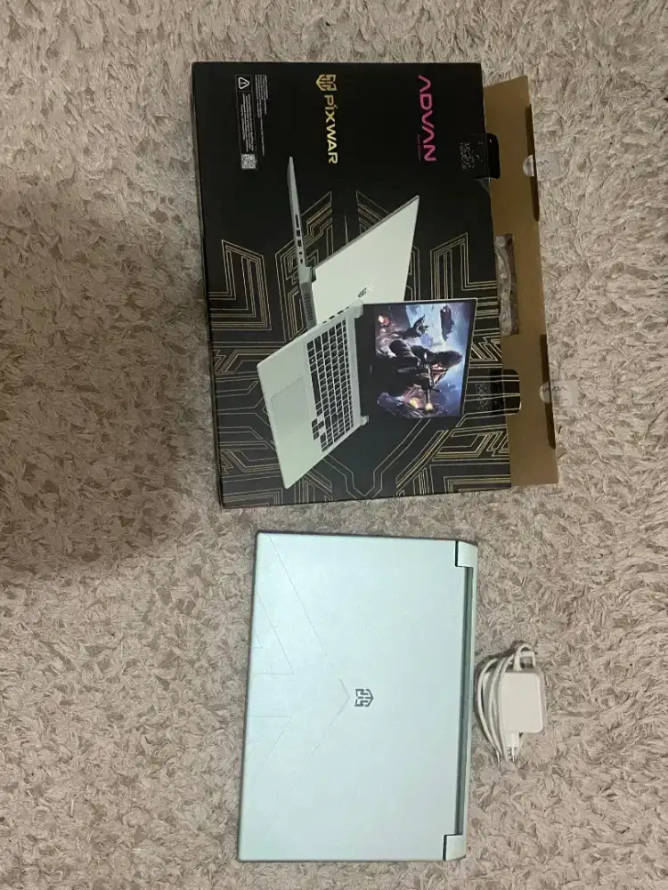 Laptop ADVAN pixwar. Mulus masih 7 bln pemakaian