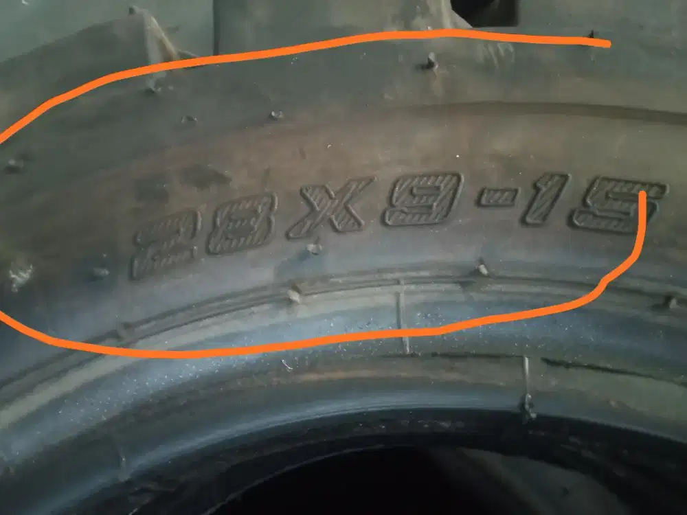 Jual ban depan forklift luar 2 pcs kondisi masih 90 persen 2 jt nego