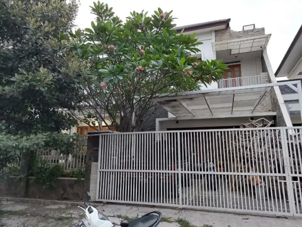 Rumah 2 Lantai di Taman Heliconia Kota Harapan Indah Bekasi