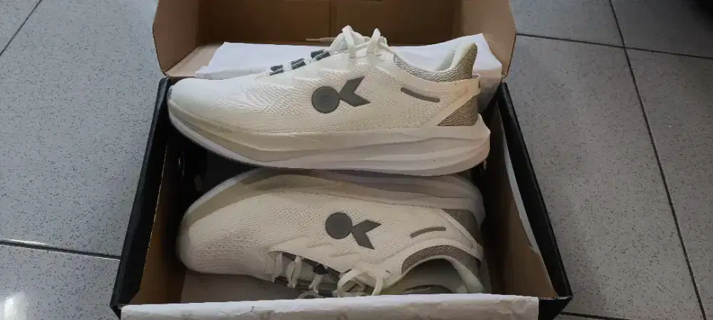 Sepatu Kasual sport, Kanky White Size 40