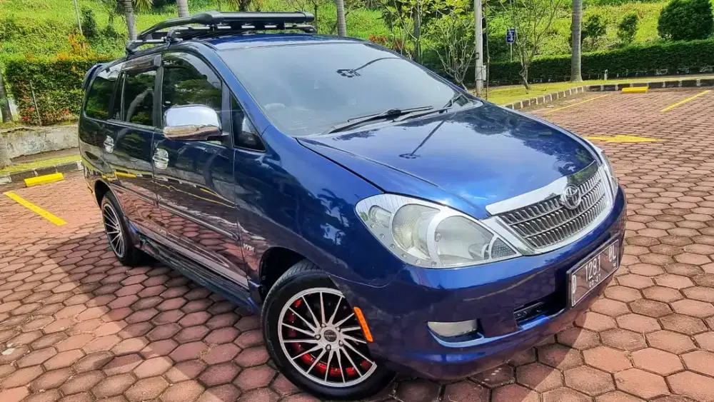 Kijang Innova V 2004 MT