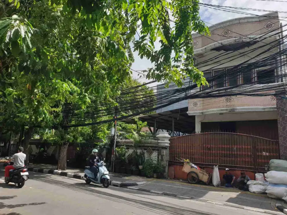 Rumah Lama di Jl Howitzer Sumur Batu Kemayoran Jakarta Pusat