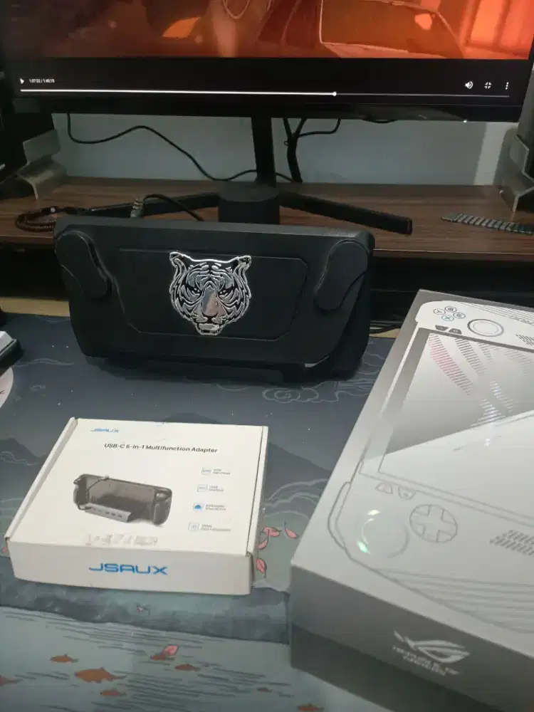 Asus Rog Ally Z1 Extreme Like New