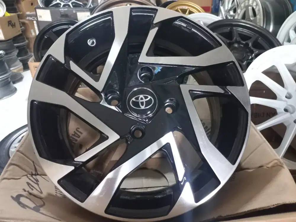 Velg Avanza Veloz Facelift R15 for avanza lama ..xenia. evalia .Livina