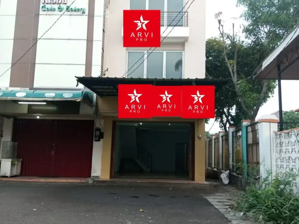 Ruko 2  ½ Lantai Di Boulevard Hijau Harapan Indah