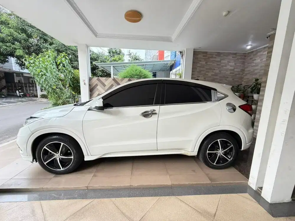 Dijual Honda HRV 1.8 Prestige 2019 – Matic, Orisinil, Siap Pakai!
