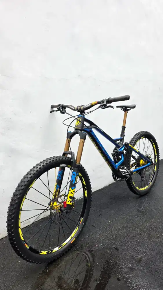 Sepeda Gunung Downhill Mondraker dune XR Carbon