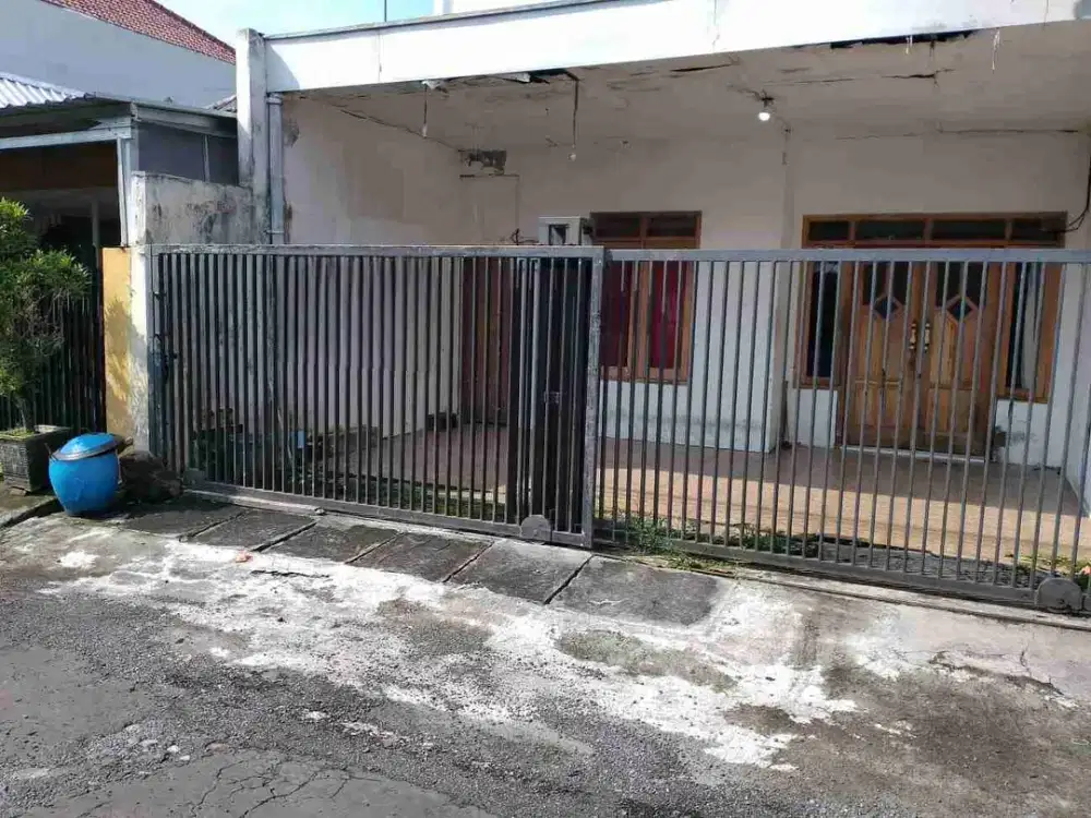 RUMAH JLN LAHOR BENGAWAN SOLO KOTA MALANG