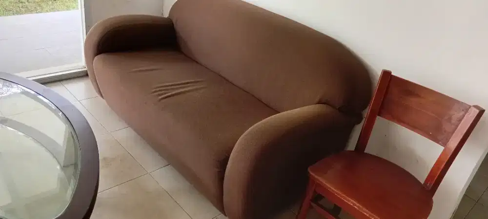 Sofa dan meja satu set