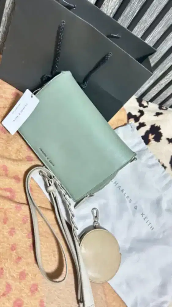 Di jual tas Charles ori