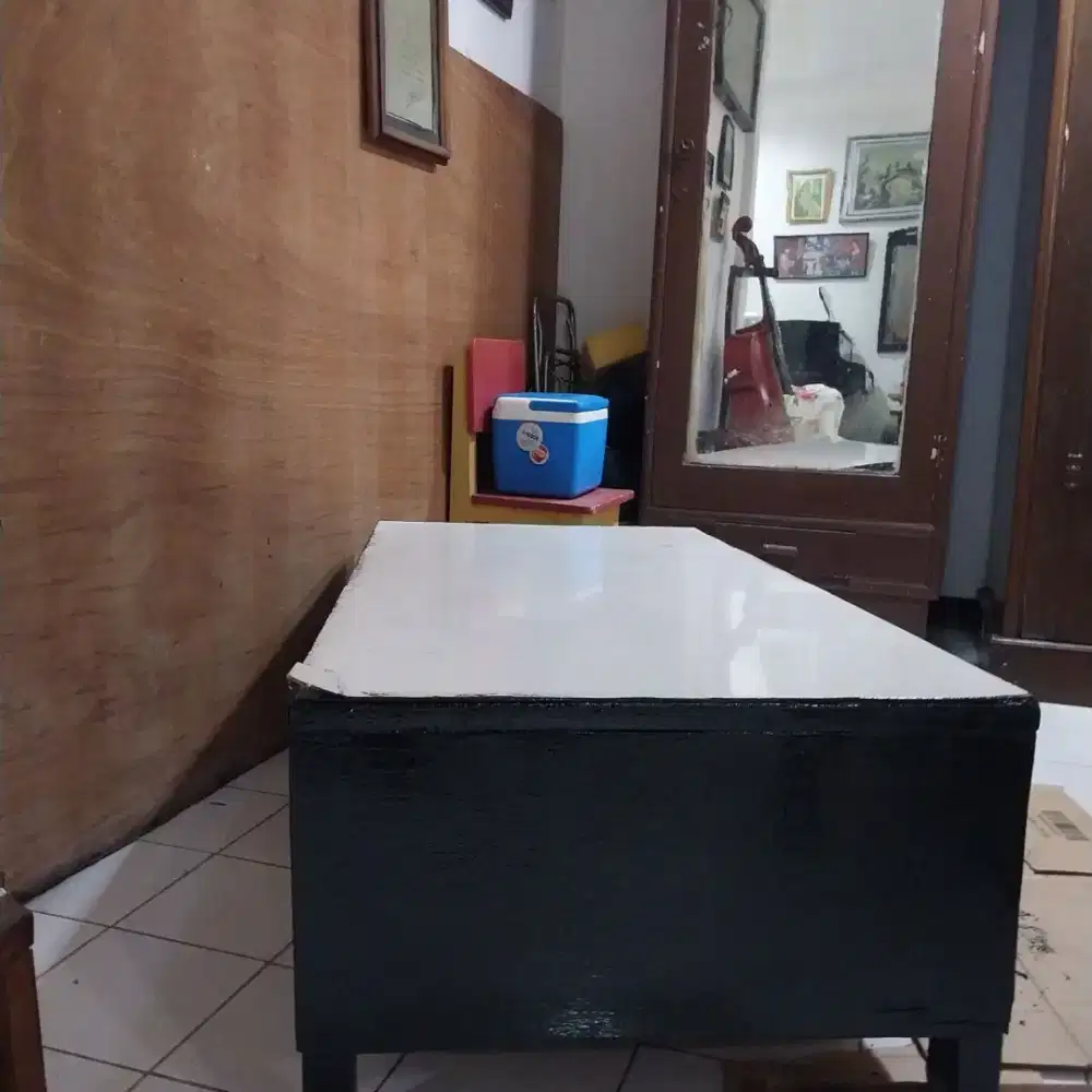 Dipan diduk tempat isi barang