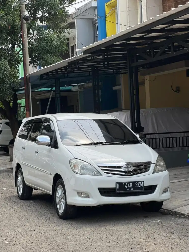 Toyota Kijang Innova 2.0 V AT Luxury Putih 2010