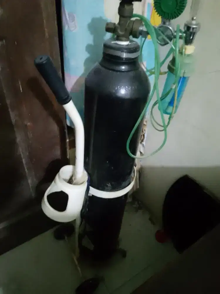 Tabung gas oksigen besar 9 kg