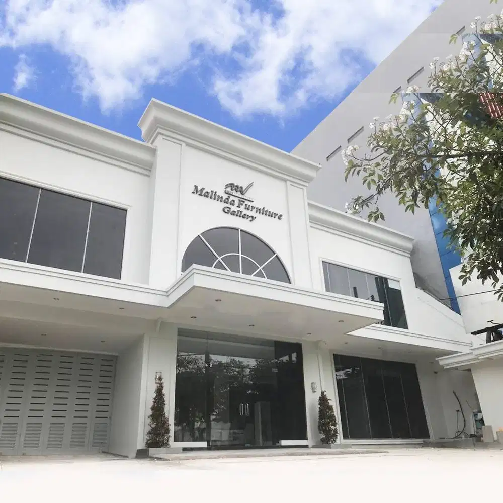 Crew Warehouse Display