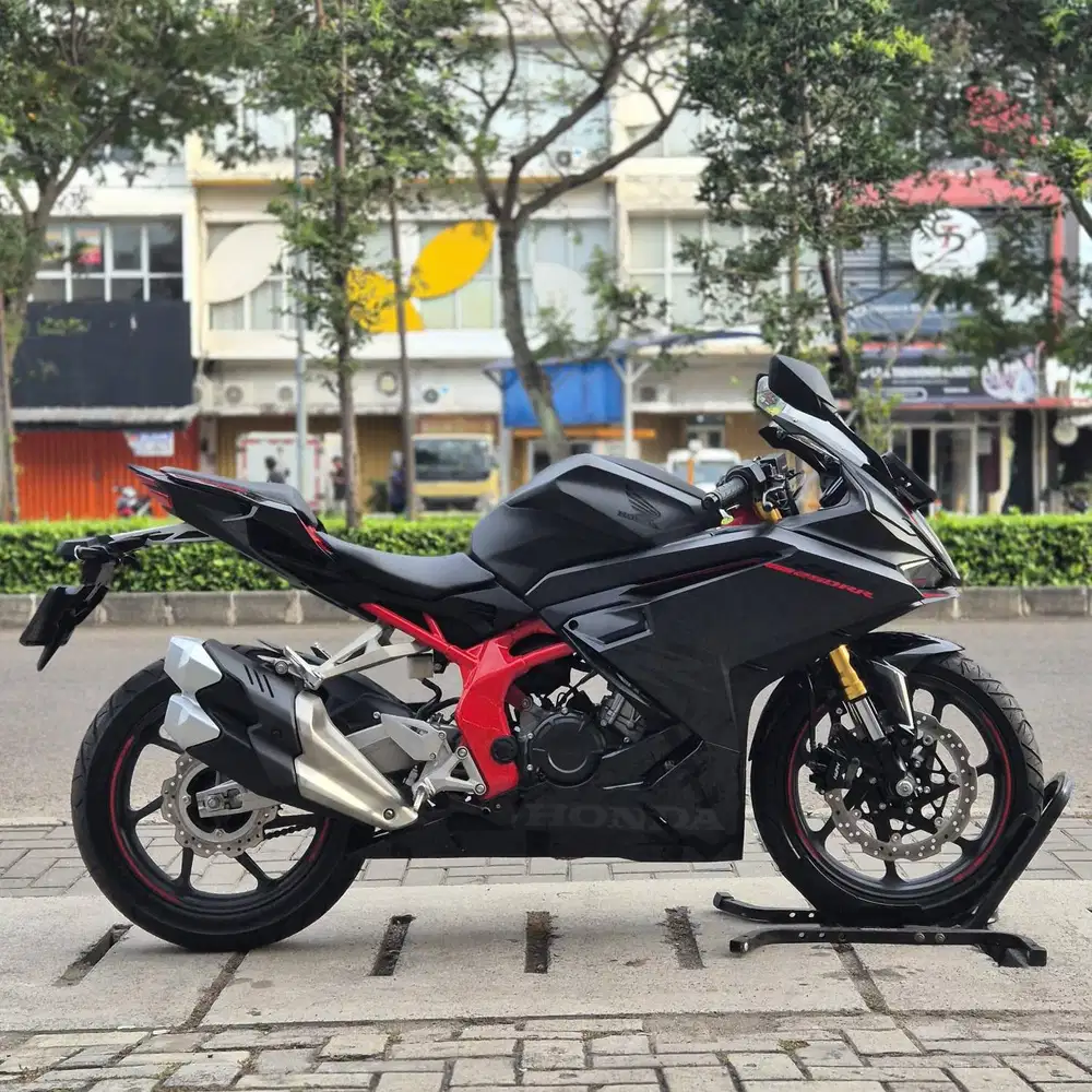 HONDA NEW CBR 250RR NON ABS 2023 BLACK KM 200 PERAK PAJAK ON SUPERB
