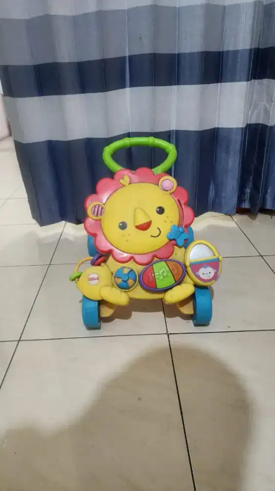 Stroler latihan jalan fisher price musik