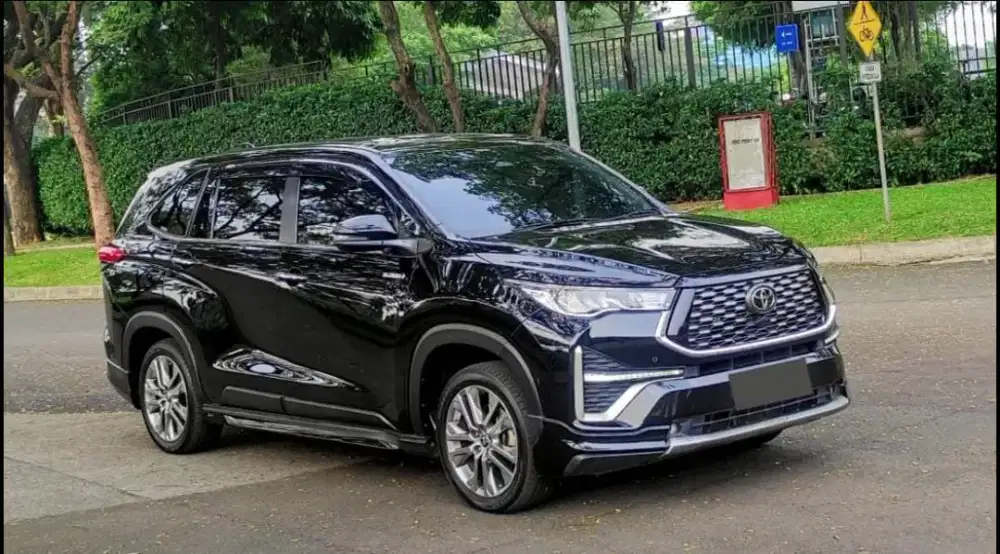 Toyota kijang Innova zenix Q hybrid modellista 2.0 2025