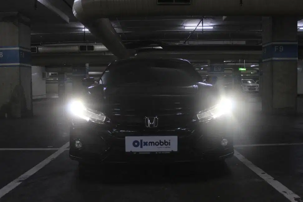 TDP 16JT Honda Civic 1.5 S Hatchback Bensin-AT Putih 2017