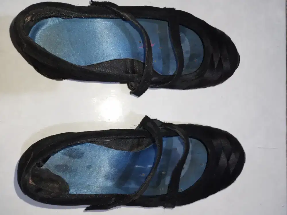 Sepatu anak cewek, merk skechers, asli, size 35,5 kondisi ok,bisa nego