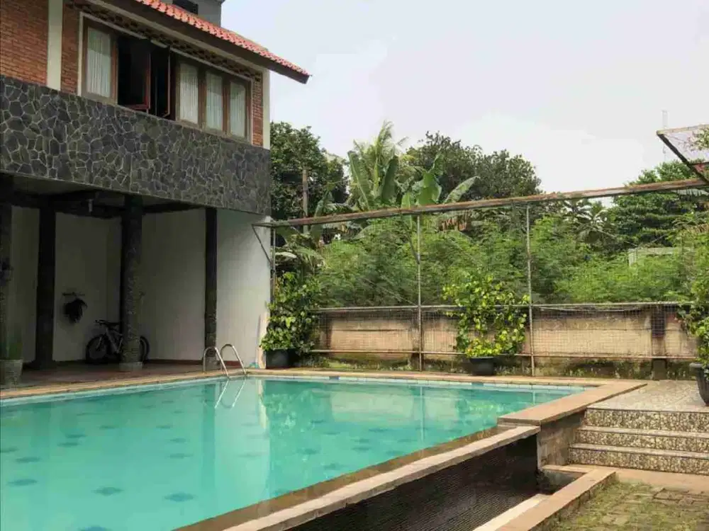 DIJUAL RUMAH ASRI DAN LUAS DG SWIMMING POOL, 5MENIT KE MALL THE PARK SAWANGAN DEPOK