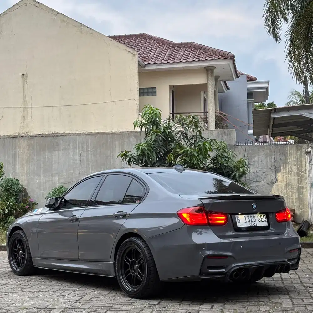 BMW 320i 2015 Bensin