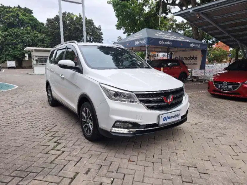 LOW DP Wuling Cortez 1.8 C Luxury Plus Bensin-AT 2018 UKS